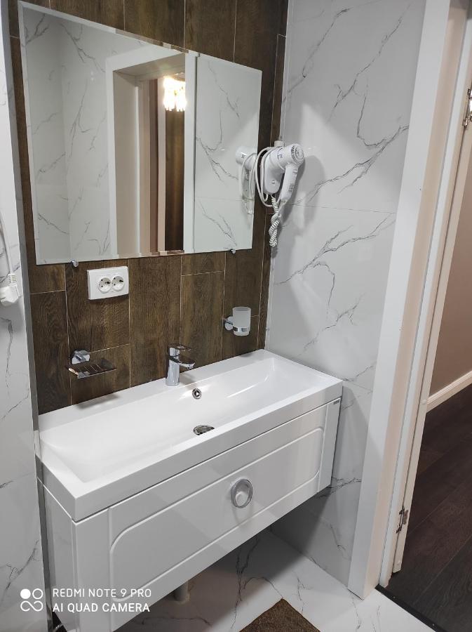 Жомарт Hotell Aktobe Eksteriør bilde